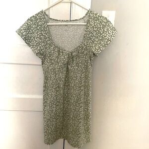 SO short sleeves, v-neck, green and white floral summer dress, size XS.
